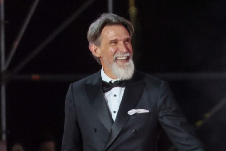 La nueva voz del Festival de Viña: Francisco Melo aparece como locutor en la primera noche del certamen