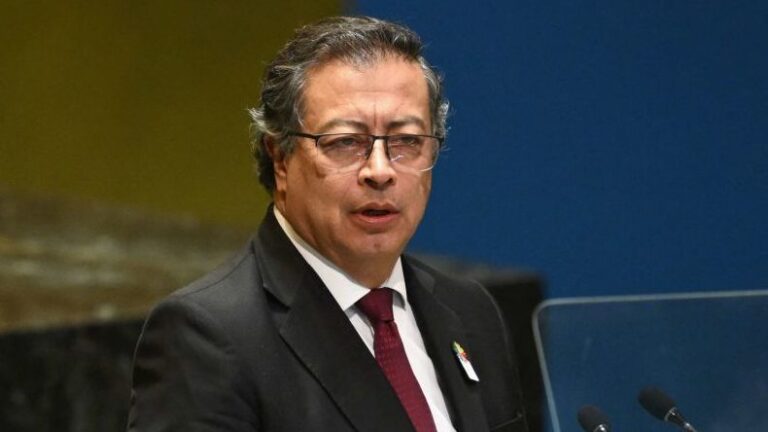 Gustavo Petro pide renuncia a sus ministros y funcionarios de alto nivel