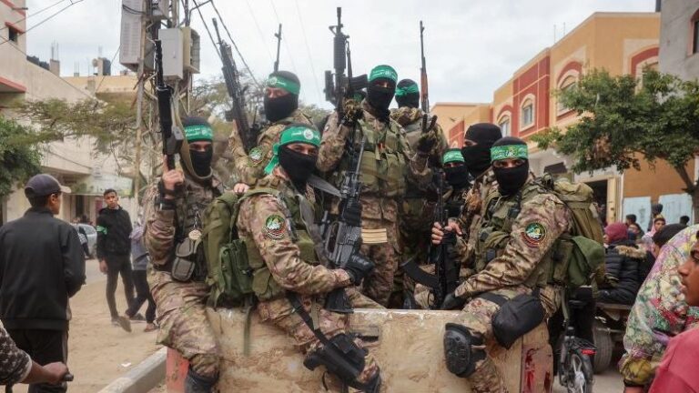 Hamás pospondrá liberación de rehenes, acusa que Israel incumplió el acuerdo