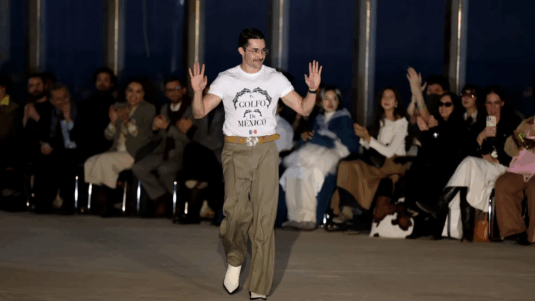 Tras polémico decreto de Trump: Diseñador mexicano usó polera con la frase 
