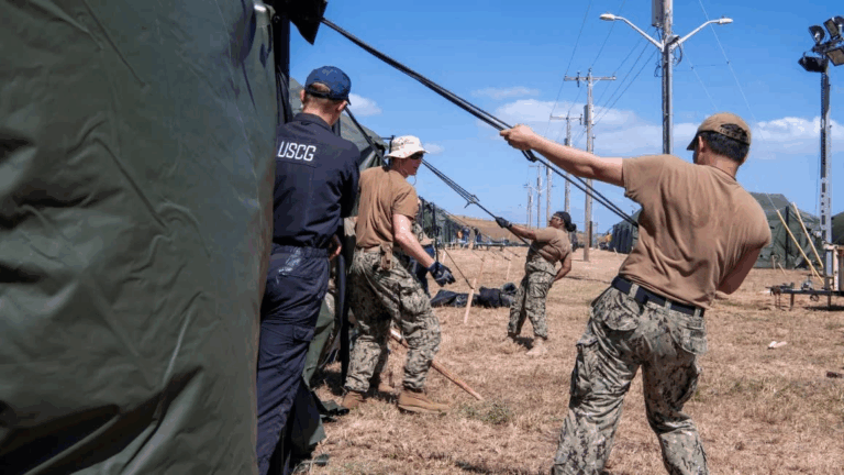 “Nadie sabe realmente qué está pasando”: funcionarios de EE.UU. se apresuran a ampliar la base de Guantánamo para inmigrantes