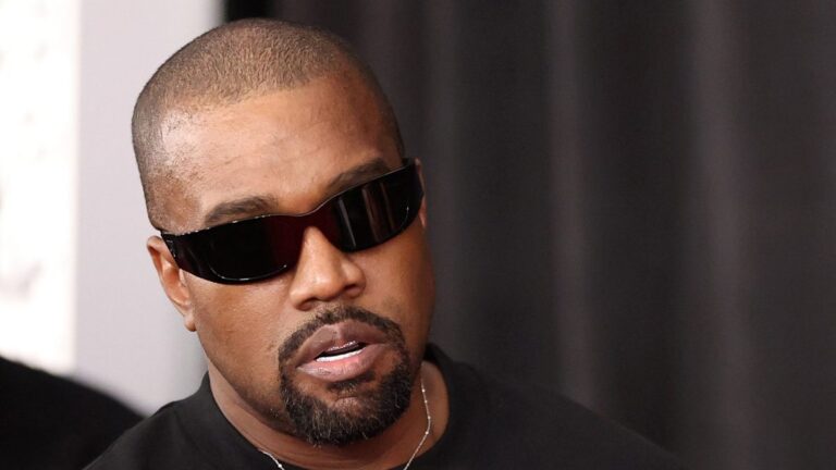 Kanye West vende poleras con esvásticas por 20 dólares