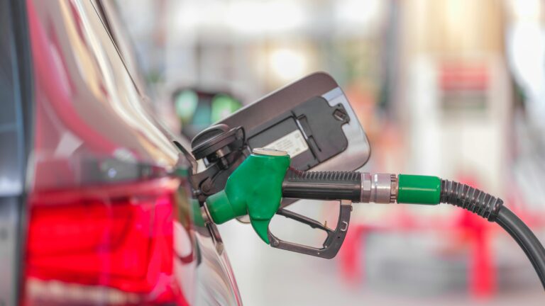 ¿Suben, bajan o se mantienen los precios de las bencinas esta semana?