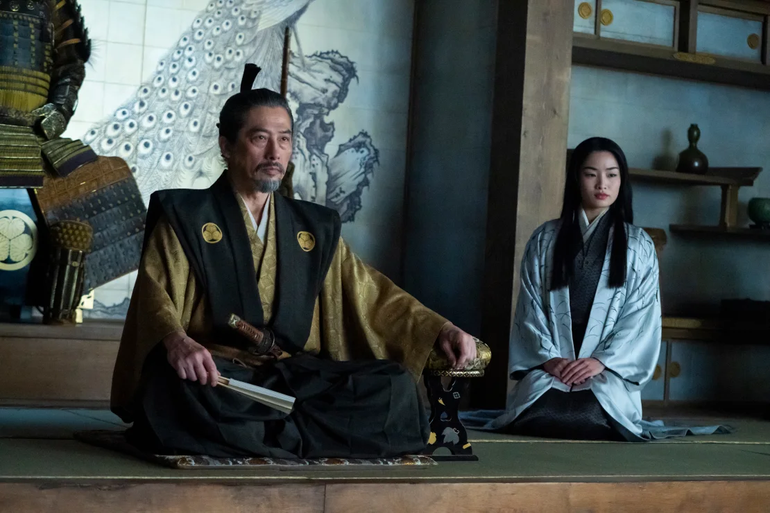 Hiroyuki Sanada y Anna Sawai en "Shōgun". Katie Yu/Efectos especiales