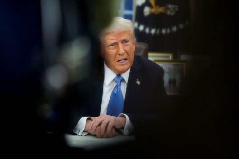 Trump: “Vamos a recuperar” el canal de Panamá o “pasará algo muy poderoso”