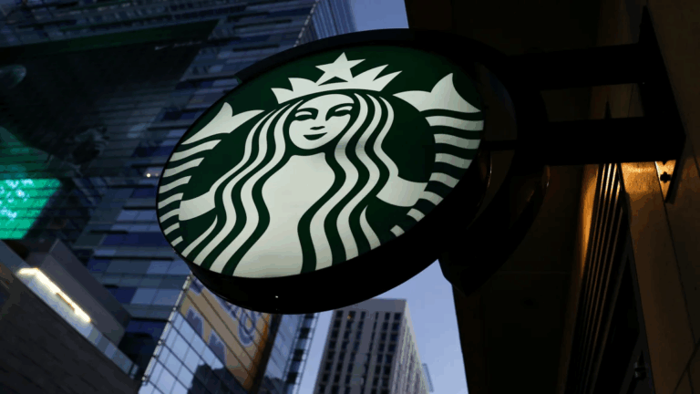 Starbucks deberá indemnizar con 50 millones de dólares a repartidor que sufrió quemaduras graves por café caliente