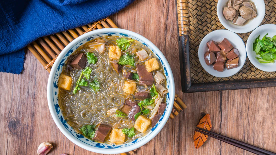 Los verdaderos fanáticos del pato no querrán perderse este plato de sopa de fideos. Govan/Adobe Stock