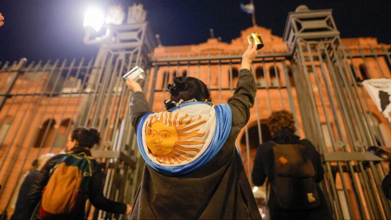 Analista internacional sobre protestas en Argentina: Una solución es 