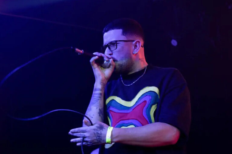El cantante venezolano que vivió en Chile y que fue deportado a El Salvador tras ser vinculado al Tren de Aragua