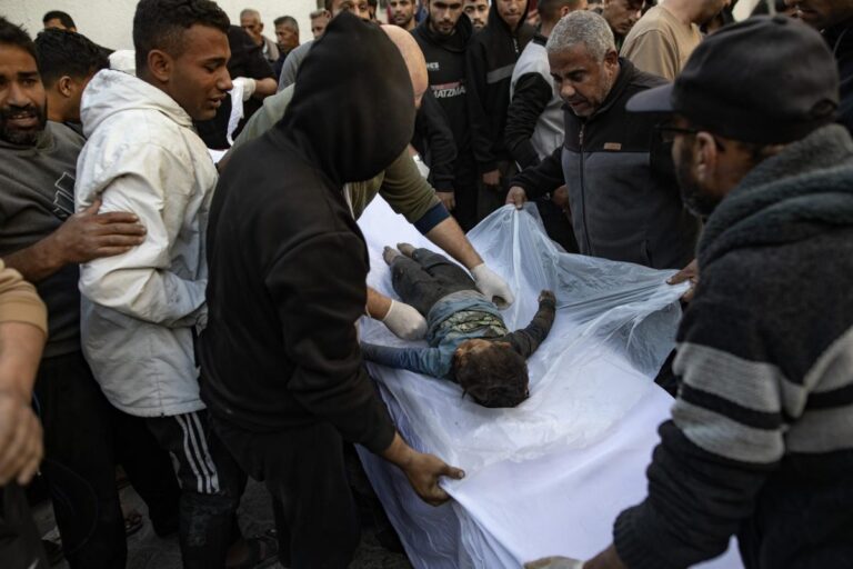 Bombardeos de Israel sobre Gaza dejan más de 400 muertos y 500 heridos