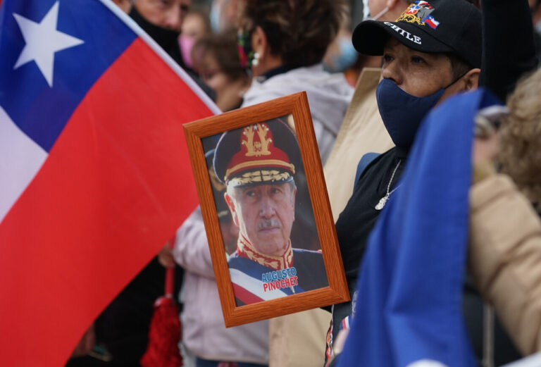Diputados presentan proyecto de ley para prohibir que plazas, calles y monumentos lleven el nombre de Augusto Pinochet