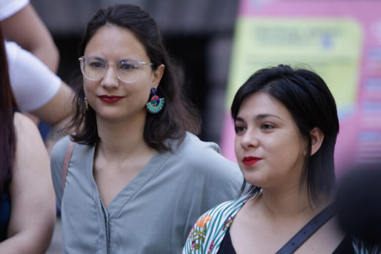 Irací Hassler anuncia acciones legales tras filtración de polémicos chats privados con Karol Cariola