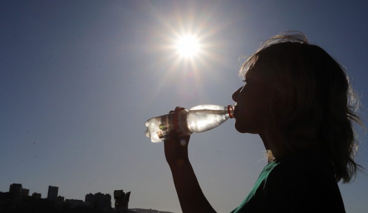 Alerta por temperaturas de hasta 33 °C: Calor extremo afectará a cuatro regiones de la zona central este fin de semana