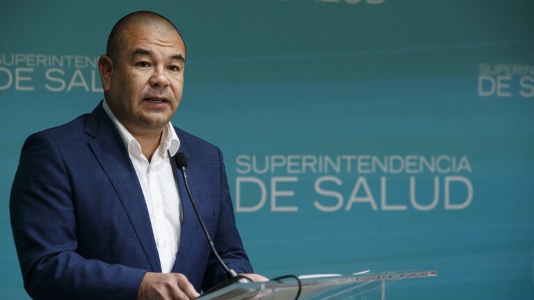 Superintendente de Salud explica alza en los planes de 6 Isapres: ¿Qué significa para los afiliados?