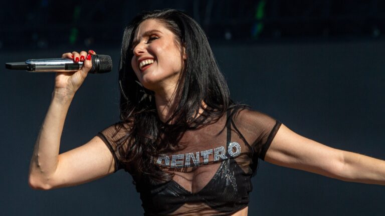 Francisca Valenzuela ofrecerá concierto gratuito en Santiago como parte de Lollapalooza Chile
