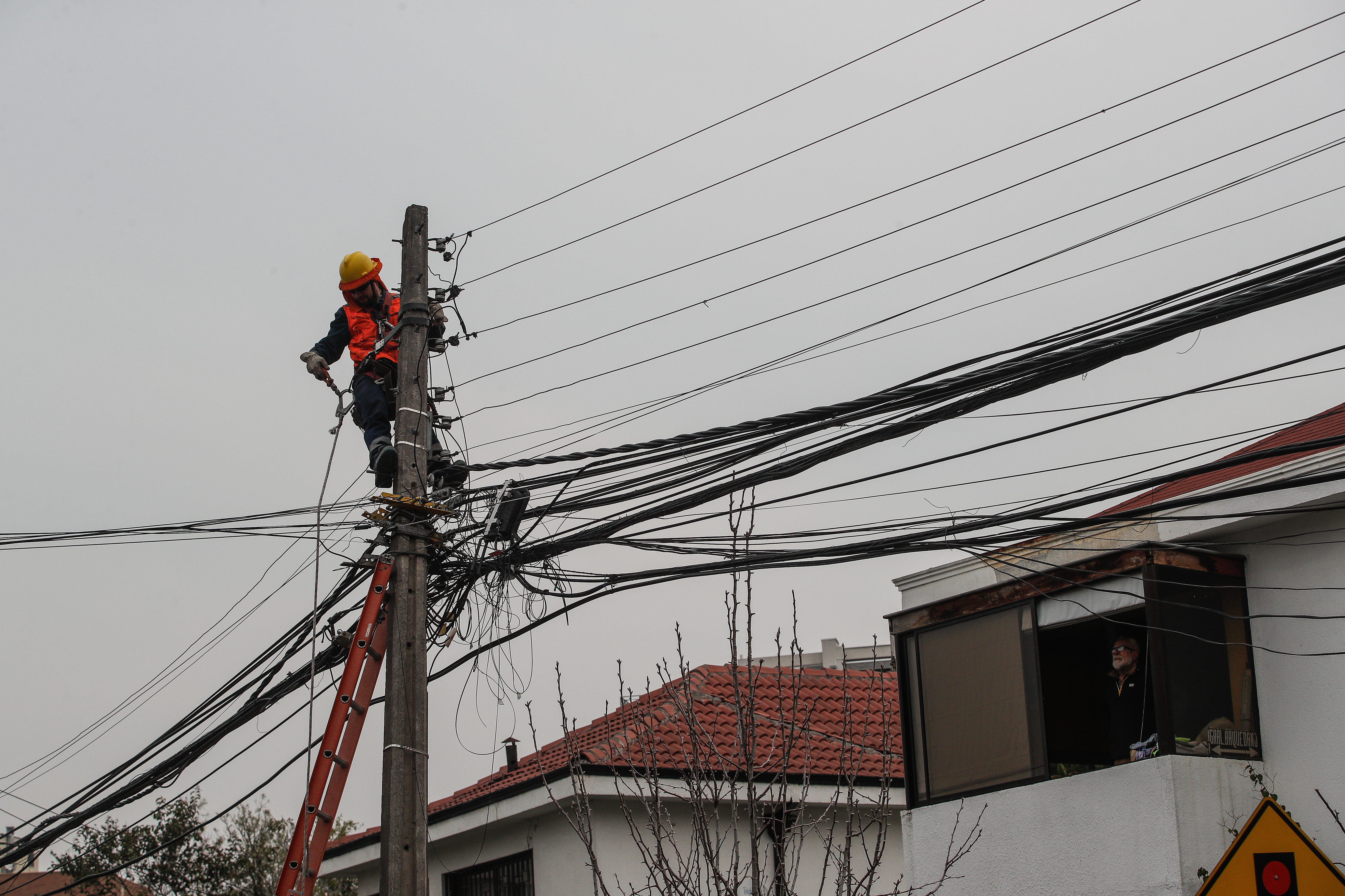 Contraloría tomó razón del reglamento de la Ley Chao Cables: ¿Cuál es el siguiente paso?/Agencia Uno