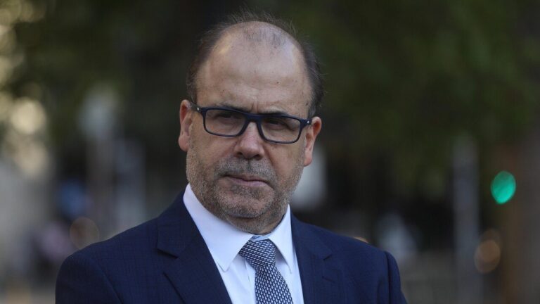 Alberto Undurraga inscribe precandidatura presidencial por la Democracia Cristiana