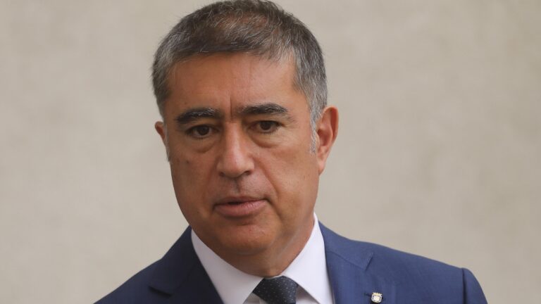 Desbordes descarta haber tenido acceso a los chats de Cariola y Hassler: 