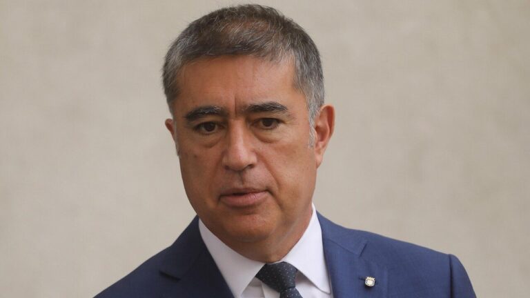 Desbordes apunta a administración de Hassler por paro de profesores y advierte que estudiantes comenzarán a 