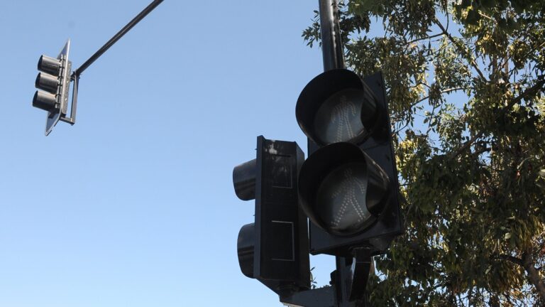 Cerca de 70 mil clientes siguen sin luz en Chile por sistema frontal: Los Lagos concentra el mayor número de afectados