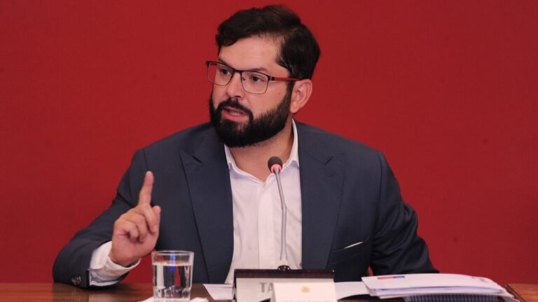 Presidente Boric dice que él planteó a la senadora Allende comprar la casa del expresidente: 