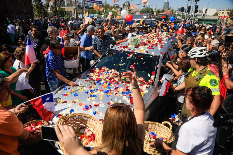 Miguel “Negro” Piñera recibe emotivo homenaje en la Pérgola de las Flores