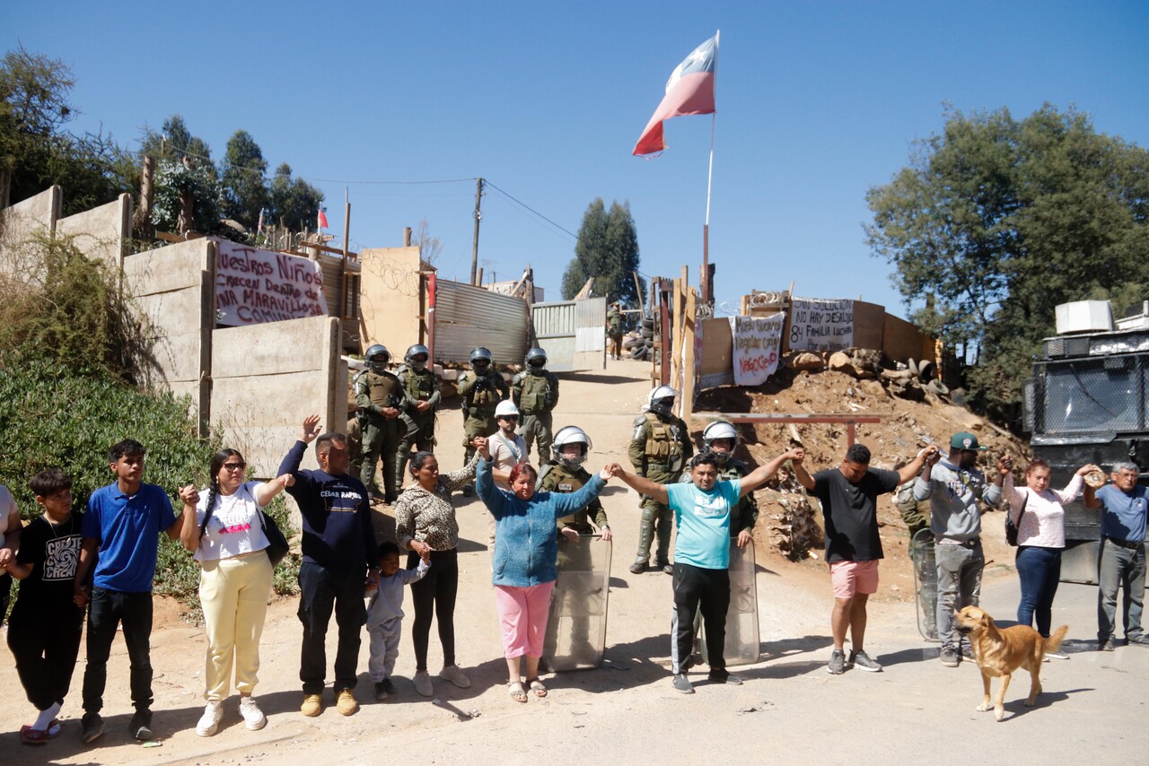 Desalojan toma Lajarilla en Viña del Mar: Cerca de 90 familias habitan el terreno/Agencia Uno