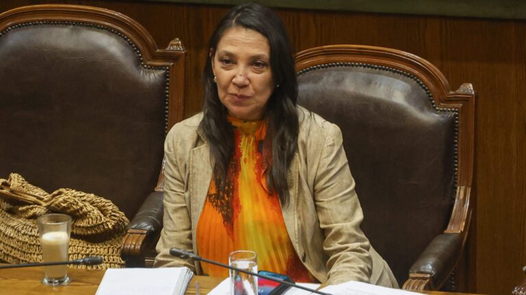 Macarena Lobos asume como ministra de la Segpres tras paso de Elizalde a Interior