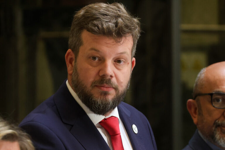 Johannes Kaiser promete indultar a uniformados condenados durante el estallido social si llega a ser Presidente