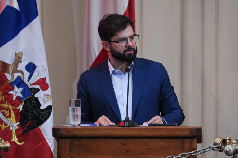 Boric llama a “cuidar la democracia” en ceremonia por los 100 años del Servel: “No es algo dado, debemos cuidarla cada día”