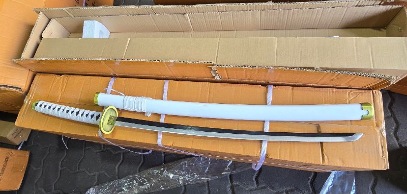 Contrabando de más de 180 katanas en San Antonio: Empresa intentó importarlas como parte de cosplay/Aduanas