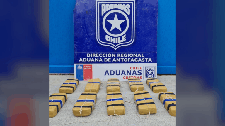Antofagasta: Descubren a sujeto que llevaba 10 kilos de pasta base ocultas en paredes de la cabina de un camión