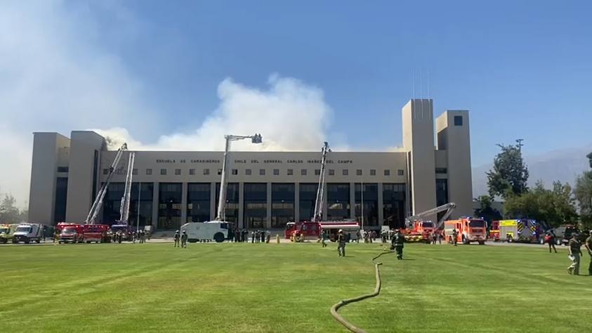 Incendio afecta parte de la Escuela de Carabineros en Providencia/Captura Bomberos