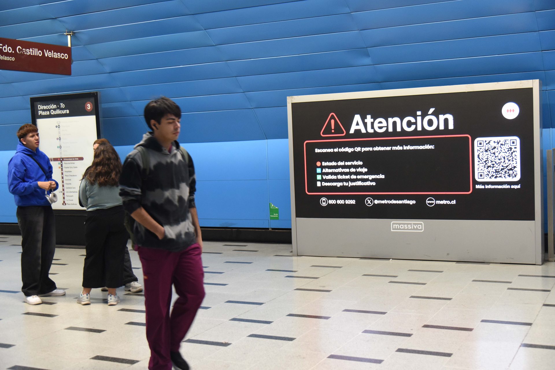 Desde un canal de WhatApp a un código QR: Metro presenta herramientas digitales en caso de emergencias/Metro de Santiago
