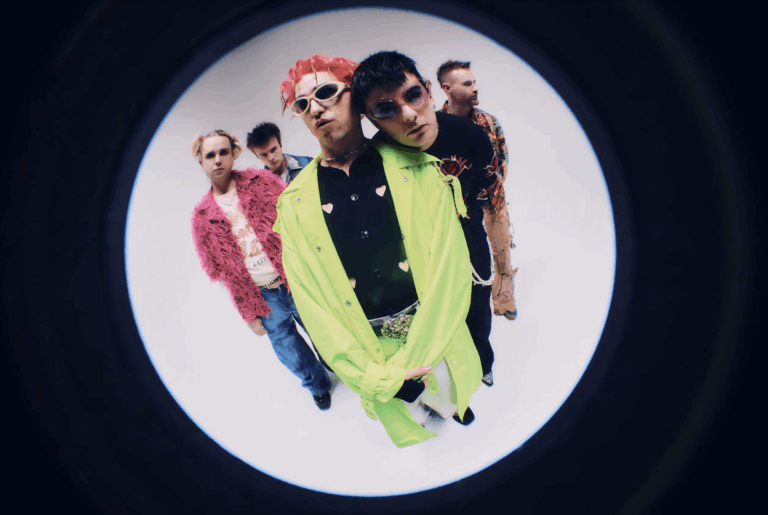 Fontaines D.C. no se presentará en Lollapalooza Chile: Vocalista requiere atención médica urgente