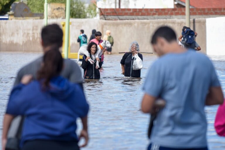 Tragedia en Argentina: Ascienden a 15 los muertos por inundaciones en Bahía Blanca