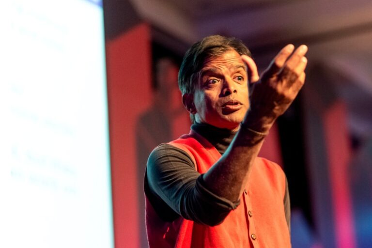 ¿Está sobrevalorada Nvidia y el mercado de la IA? Responde Aswath Damoradan, un experto que vendrá a Chile