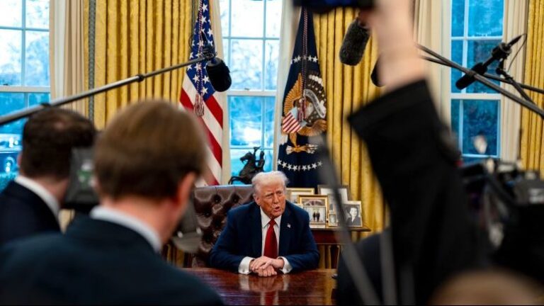 Análisis: La revolución de Trump se está demorando por su propios escombros políticos
