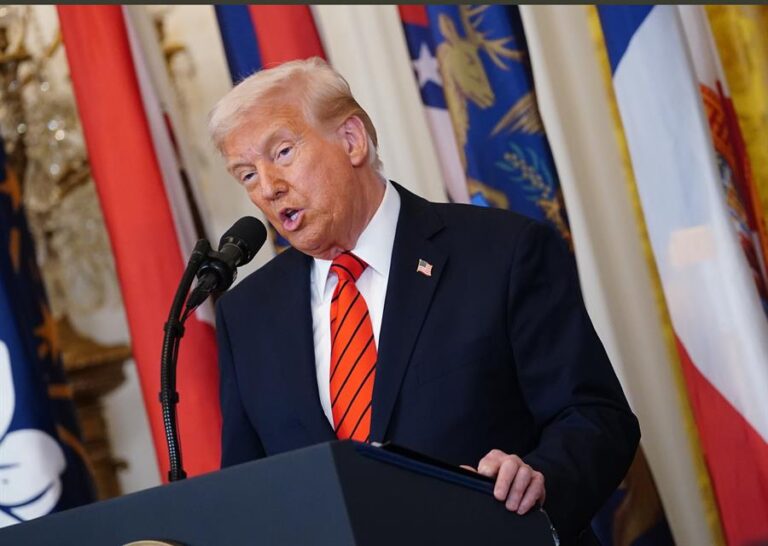 Trump firma una orden para desmantelar casi por completo el Departamento de Educación