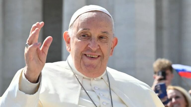 El papa Francisco reaparecerá públicamente este domingo tras su delicado estado de salud