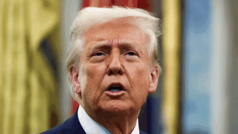 Trump dice que aranceles a México y Canadá “podrían subir” y no descarta posible recesión