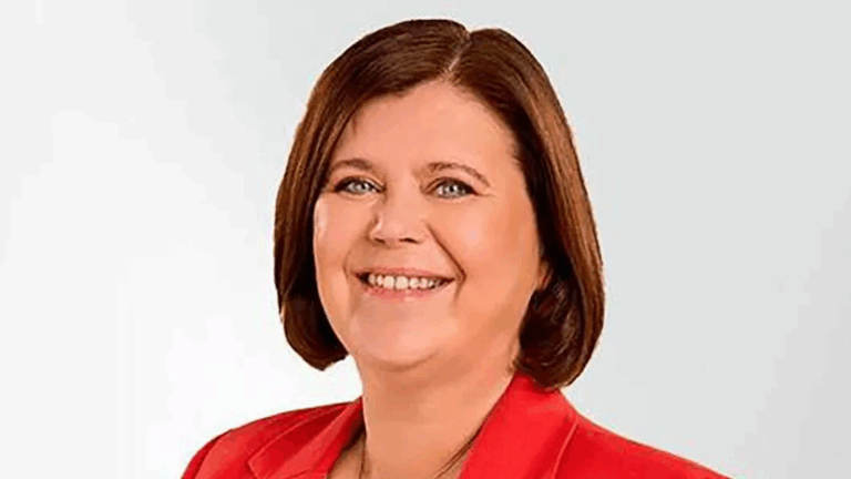 La ministra de Infancia de Islandia dimite por su relación con un adolescente de 15 años cuando ella tenía 22