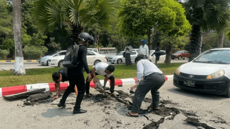 Fuerte terremoto de magnitud 7,7 sacude Birmania: En Tailandia, una persona murió tras el derrumbe de un edificio