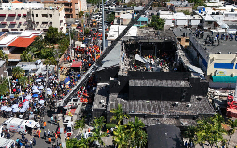 Al menos 113 muertos tras derrumbe del techo de una discoteca en Santo Domingo, República Dominicana
