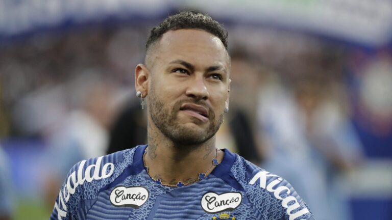 Neymar salió llorando de la cancha tras lesionarse nuevamente jugando por el Santos