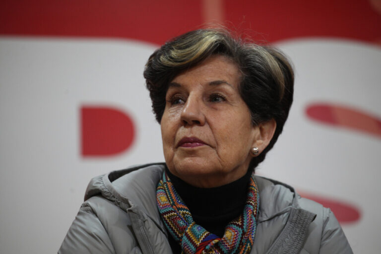 Isabel Allende se quiebra al despedirse del Senado y apunta sus dardos al Tribunal Constitucional