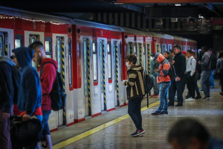 Metro reporta retraso en la frecuencia de sus trenes en Línea 4 y Línea 5