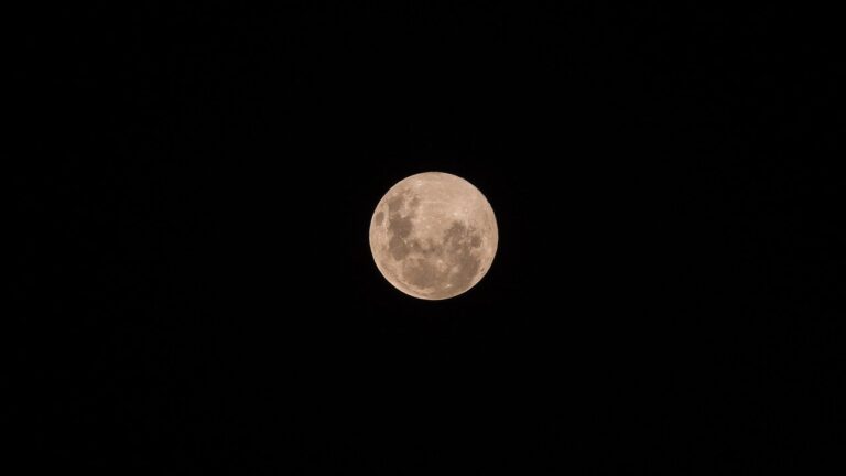 Luna Rosada: ¿Desde qué hora se podrá ver el fenómeno en Chile?