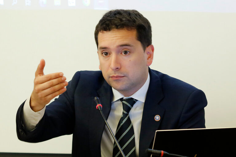 Diputado republicano acusa que falta de control de Aduanas permite contrabando de armas desde Argentina y Bolivia