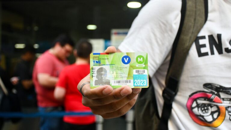 Contraloría ratifica criterio de que uso de la TNE solo se limita a traslados con fines de estudio: Diputada anunció que oficiará al Ministerio de Transportes